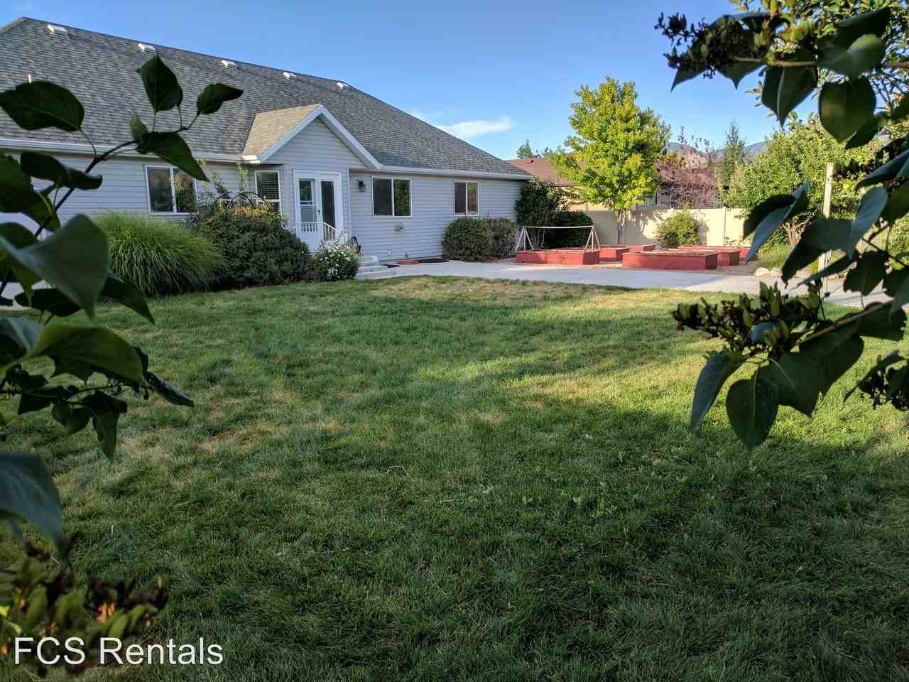 1498 E 390 N - Photo 2 of 12