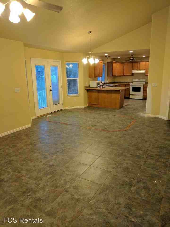 1498 E 390 N - Photo 3 of 12