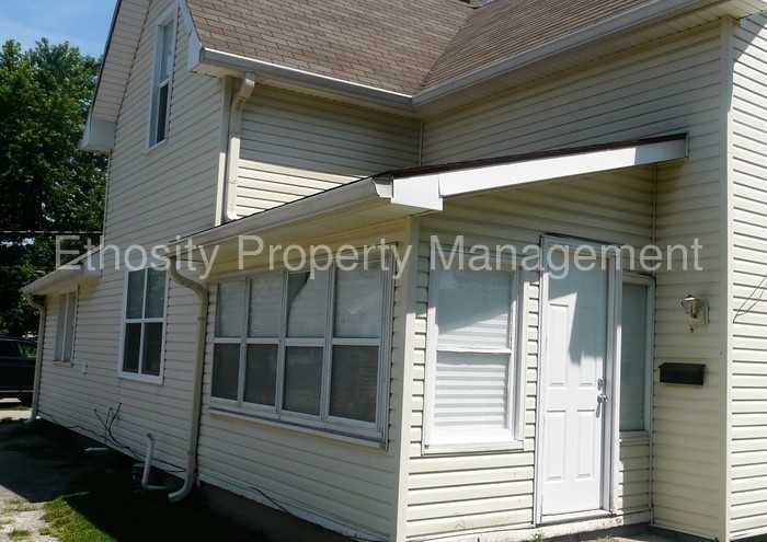 726 Powell St - Photo 2 of 15