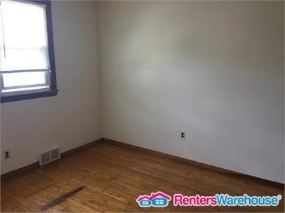 226 Lincoln Ave - Photo 3 of 6