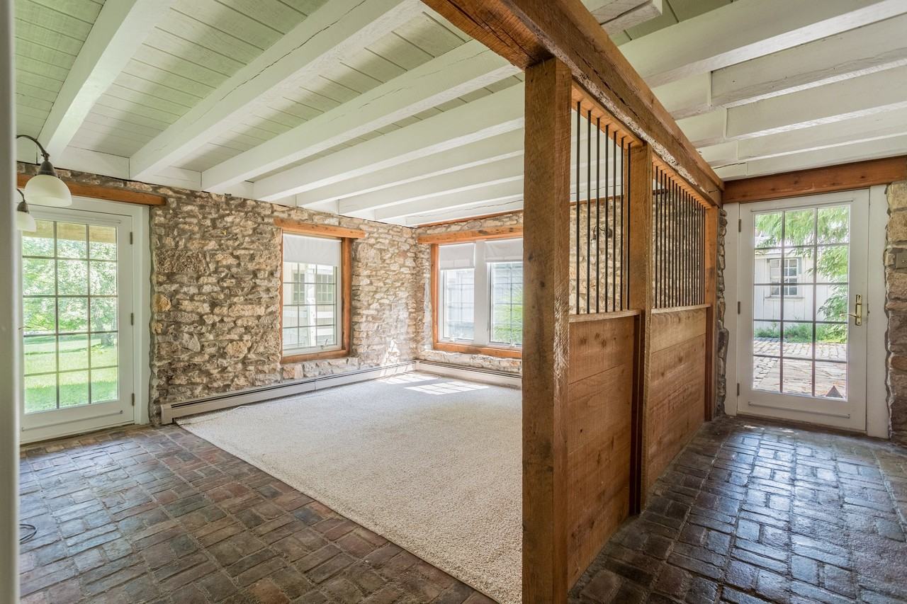 6054 Honey Hollow Rd - Photo 2 of 16