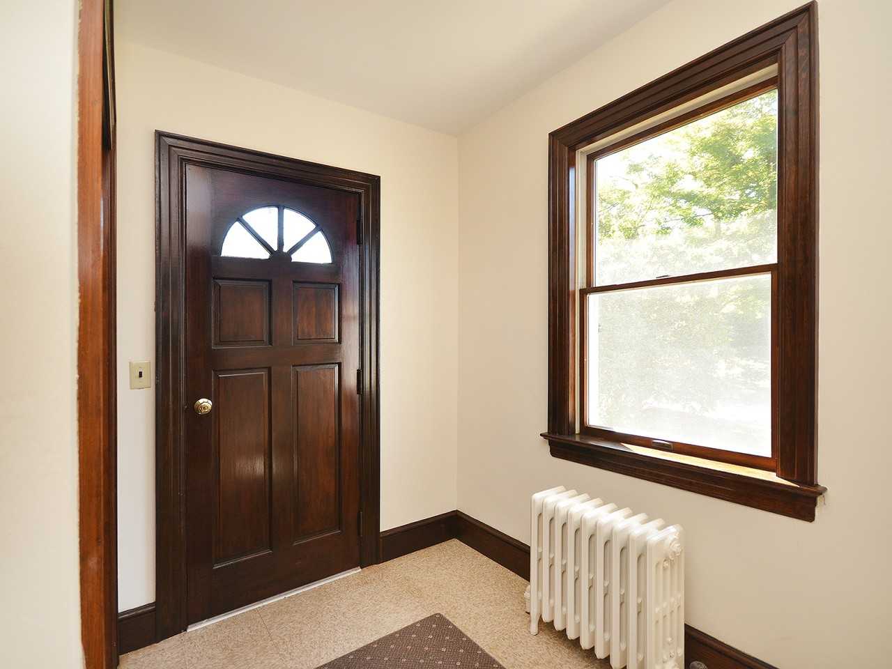 40 Perry Ave - Photo 3 of 12