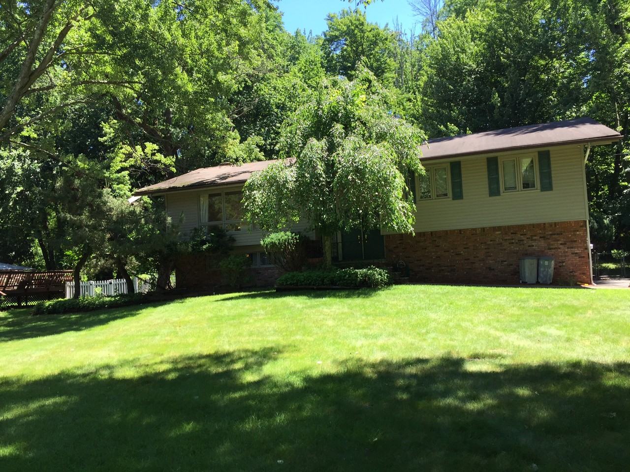 385 Valley Rd - Photo 2 of 16