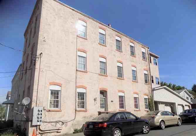 717 Mill St - Photo 2 of 10