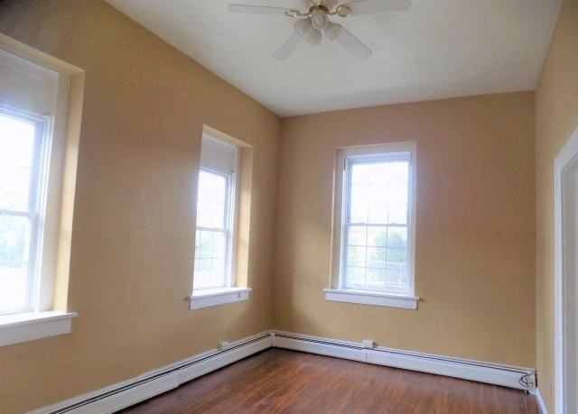 717 Mill St - Photo 3 of 10