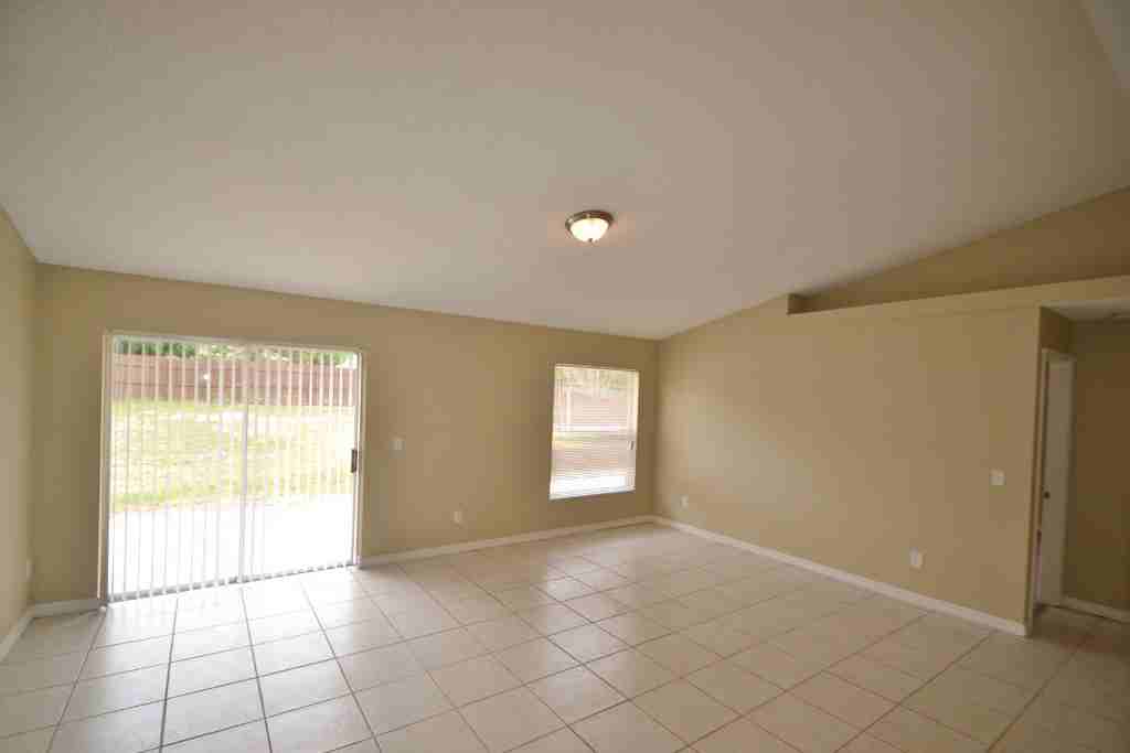 10747 Crescendo Loop - Photo 3 of 9