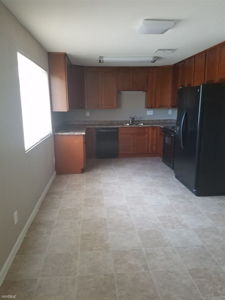 3614 N 86th Ln - Photo 3 of 4
