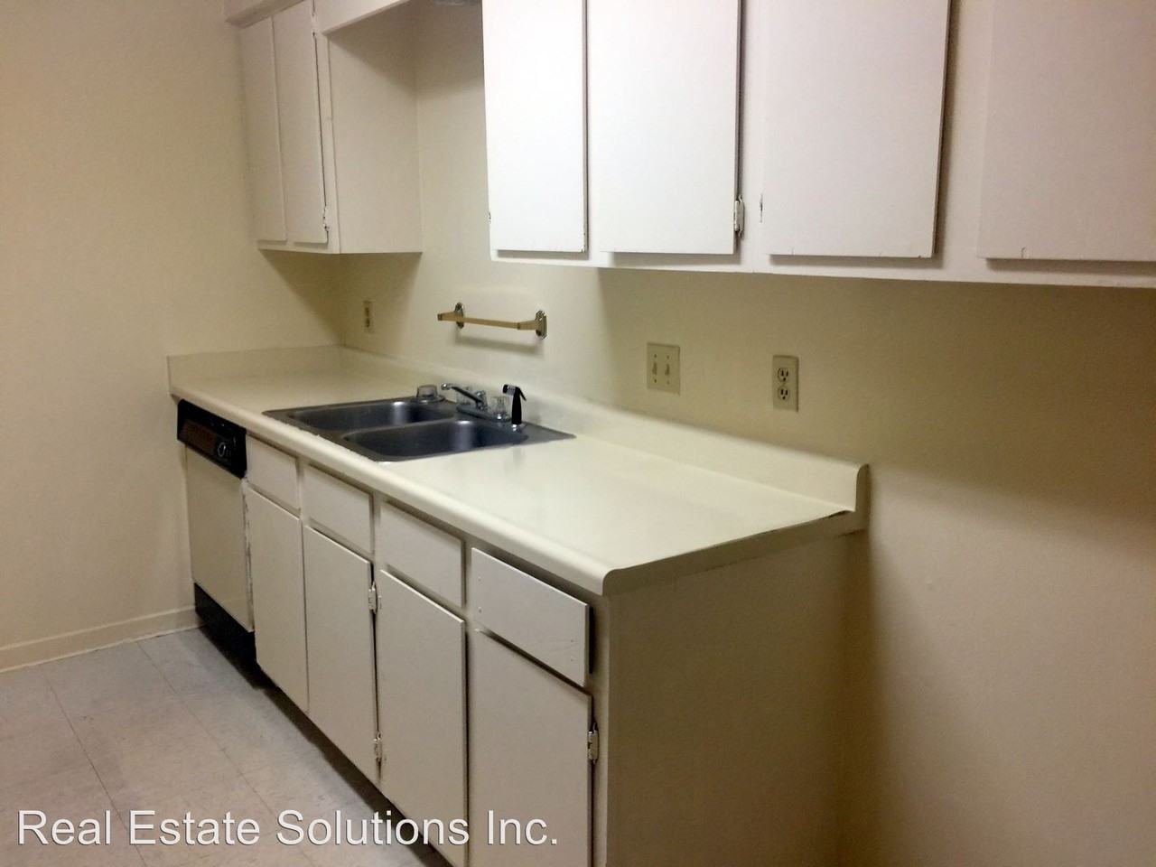 836 Riverview Drive - Photo 3 of 10
