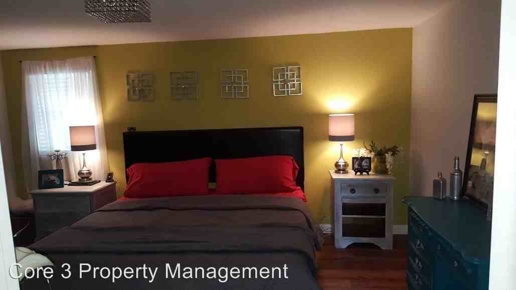 412 Maplewood Ave - Photo 2 of 14