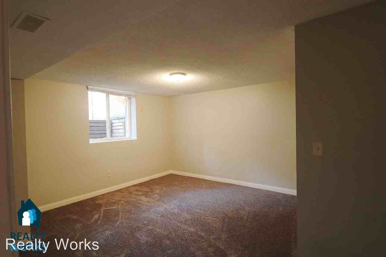 886 S 33rd St - Photo 3 of 6