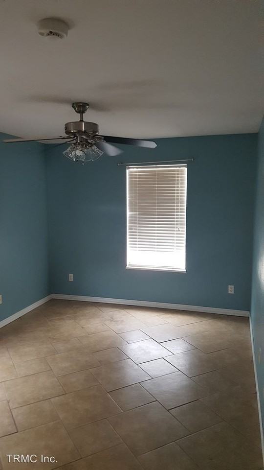 15210 Caravel Dr - Photo 2 of 6