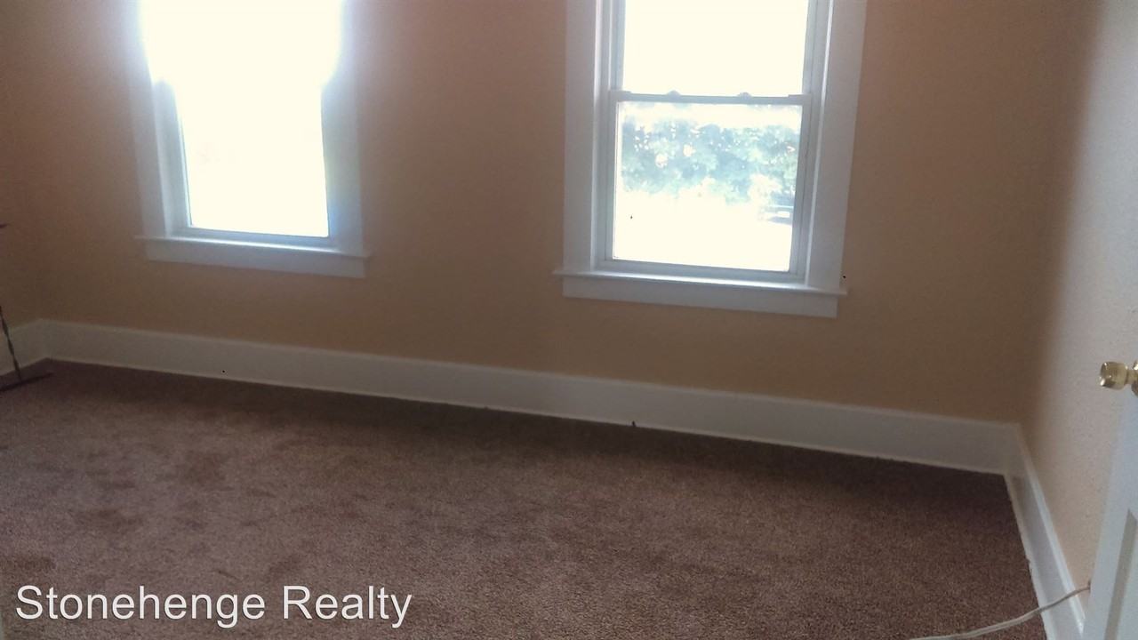 4028 N Lockwood Ave - Photo 3 of 10