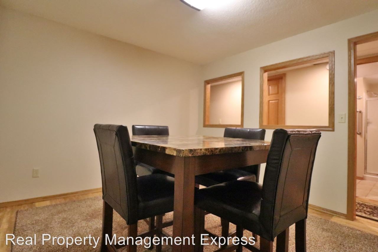 617 N Cedar - Photo 3 of 15