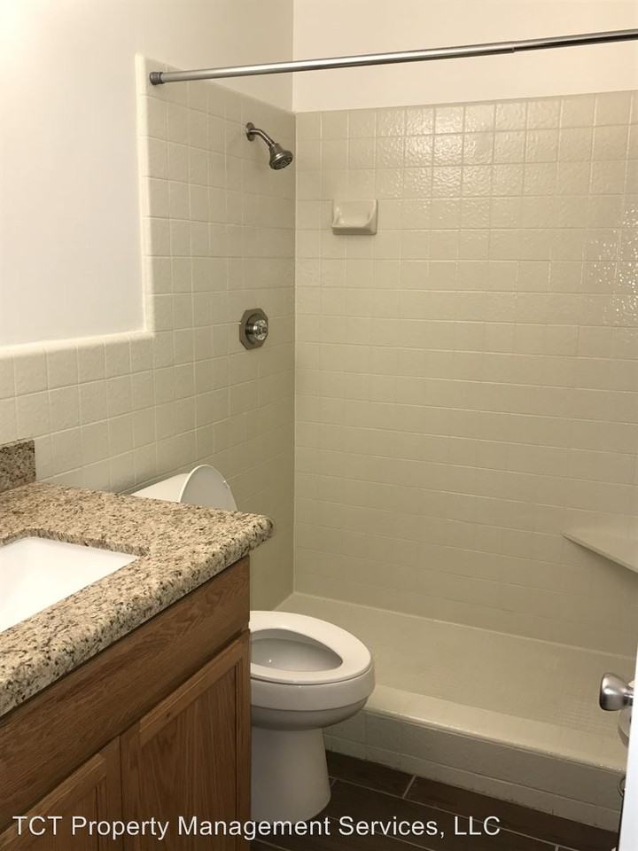 233 E Balboa Dr - Photo 2 of 20
