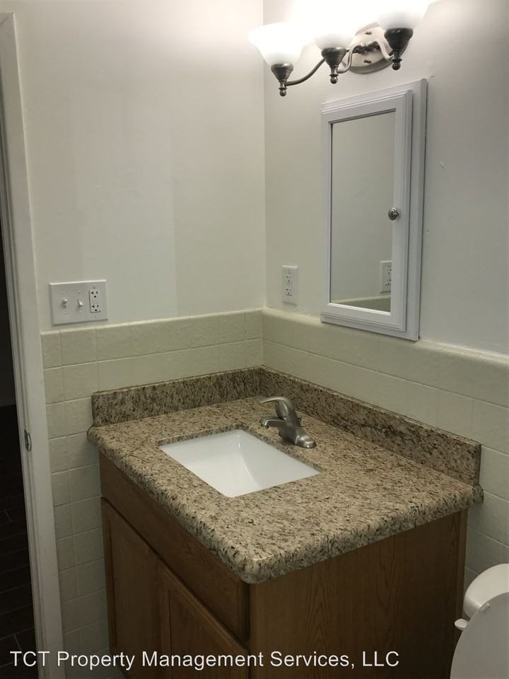 233 E Balboa Dr - Photo 3 of 20
