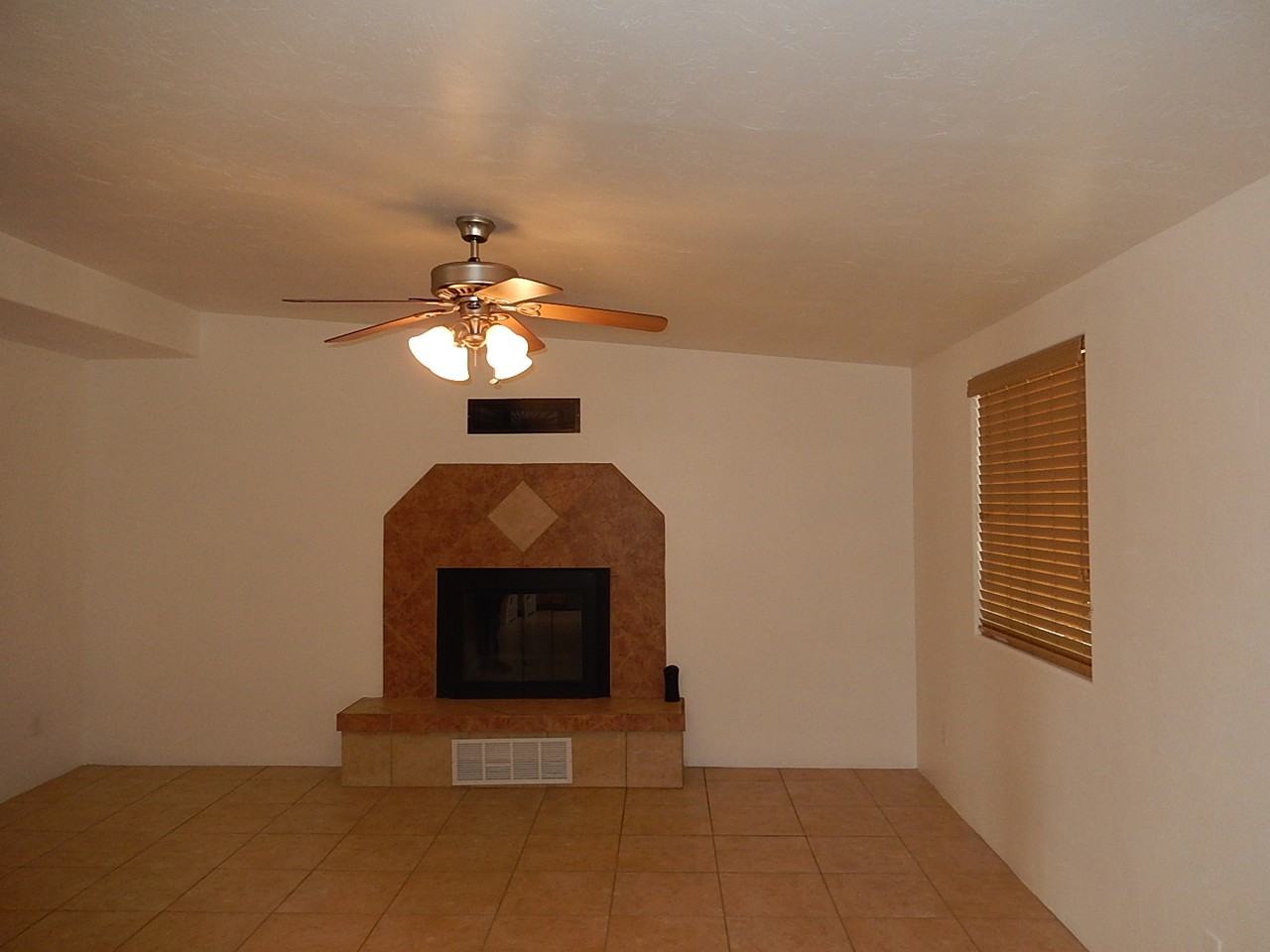 2810 W Dakota St - Photo 2 of 10