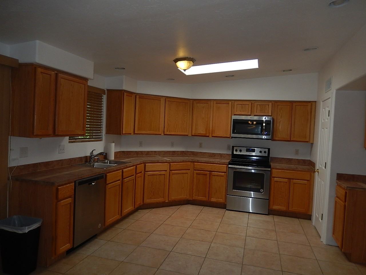 2810 W Dakota St - Photo 3 of 10