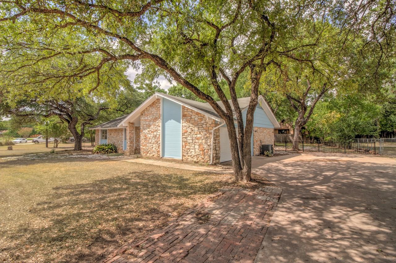 1101 Parker Cir - Photo 2 of 28