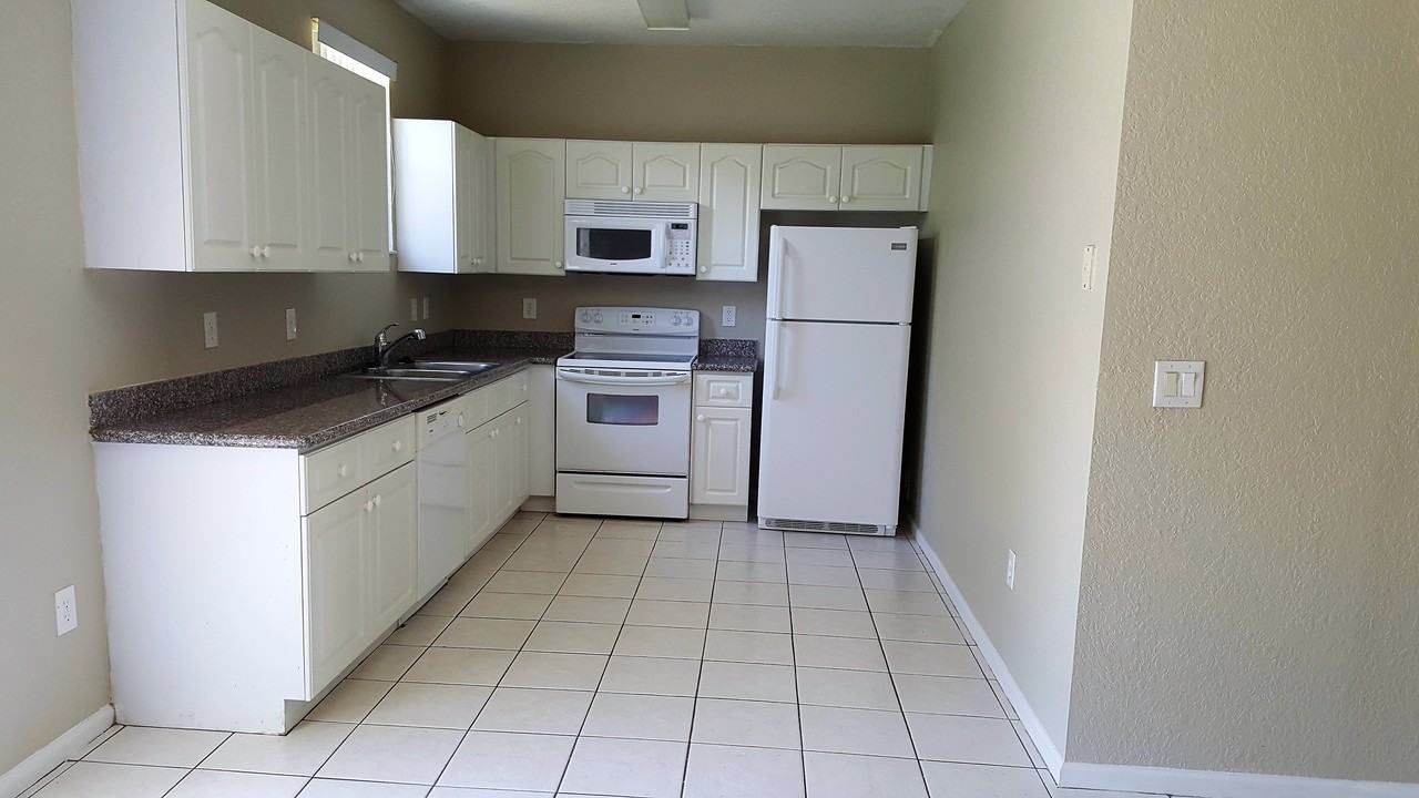 1825 NW 3rd St - Photo 3 of 9