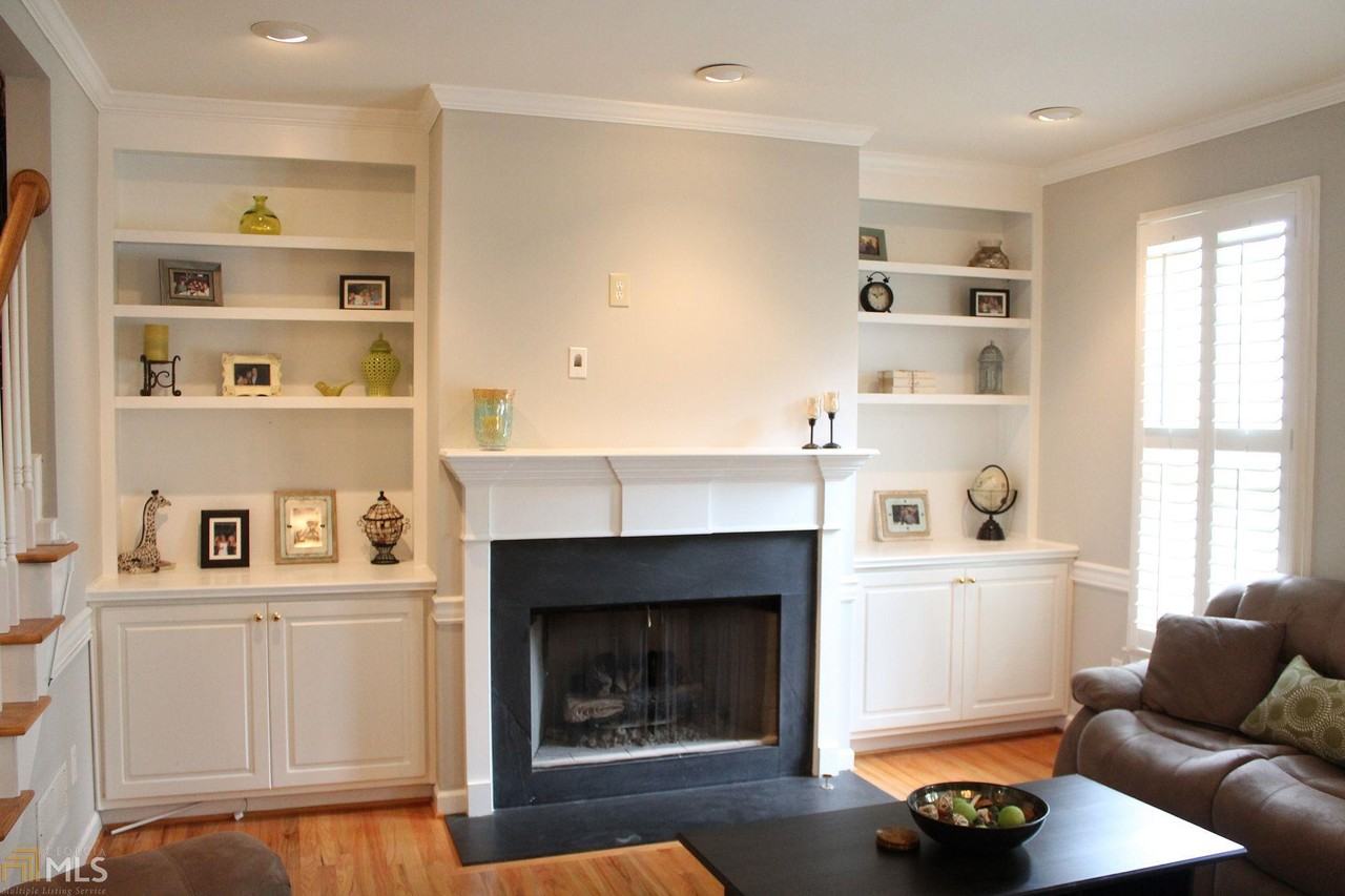 1196 W Brookhaven Dr NE - Photo 2 of 25