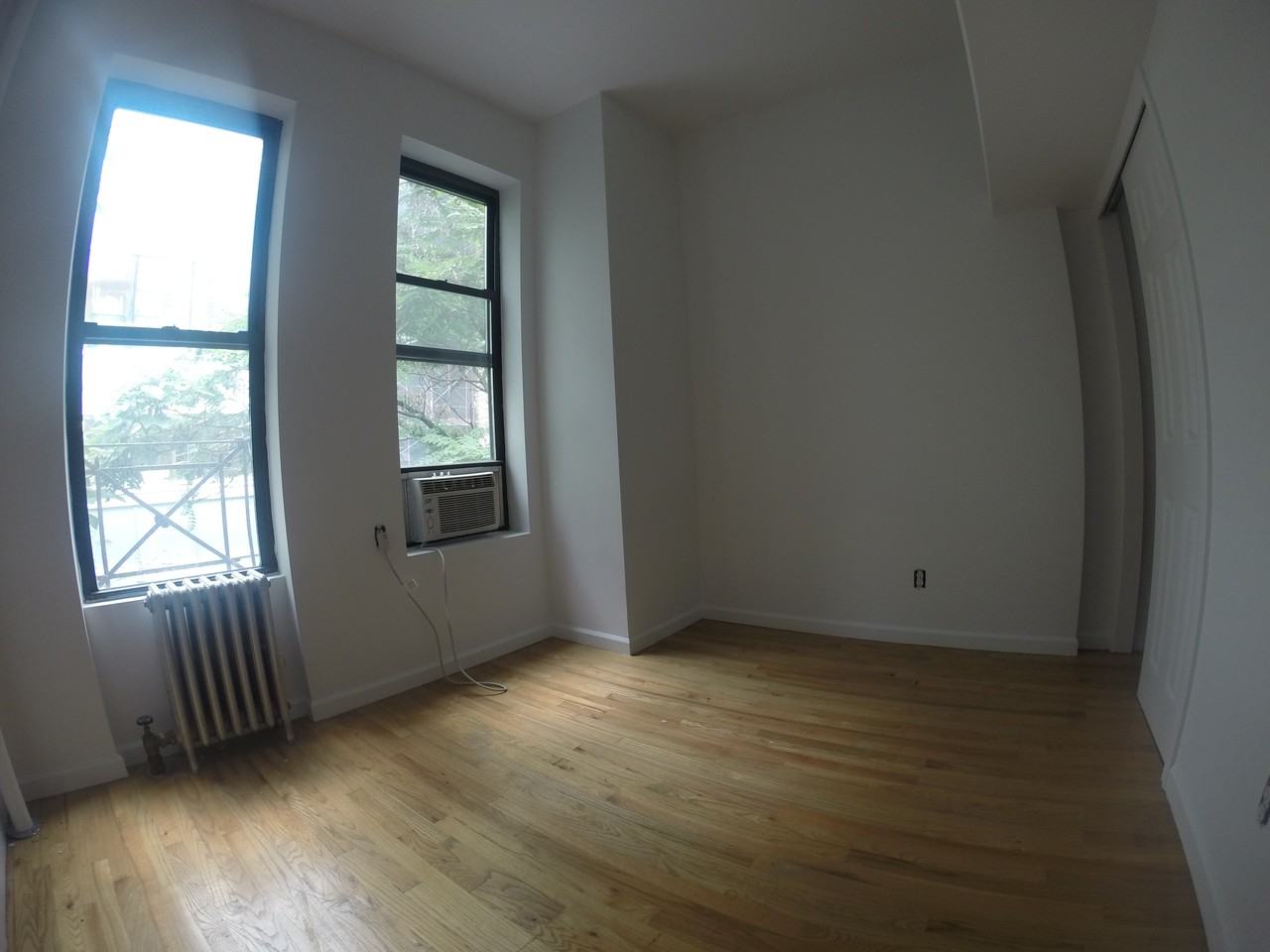 Between 9th Ave & 10th Ave #16