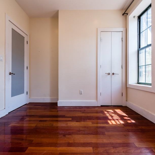 Knickerbocker Avenue #8m