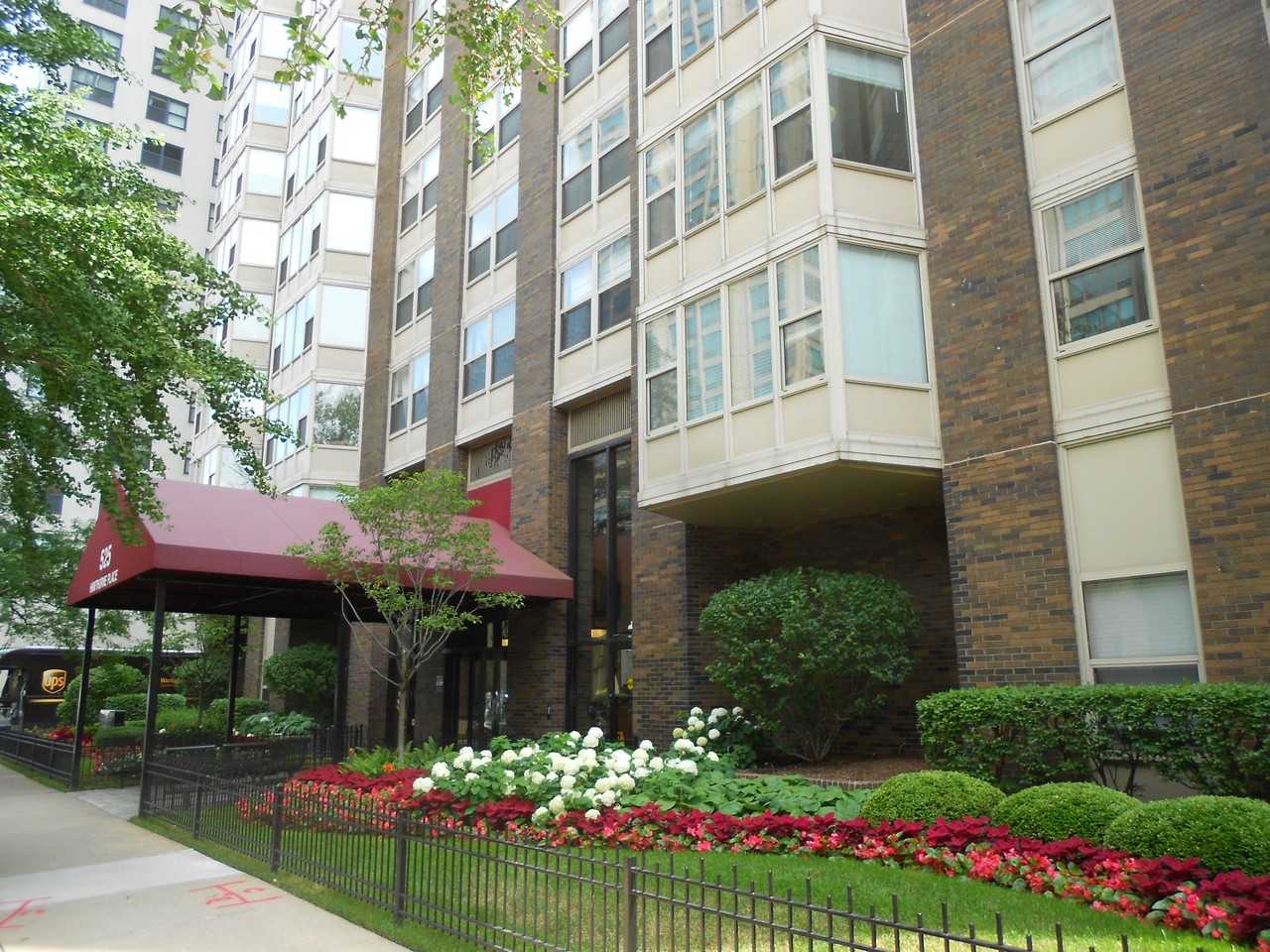 525 West Hawthorne Place #505