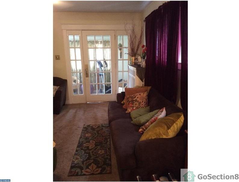 87 Florence Ave - Photo 3 of 9