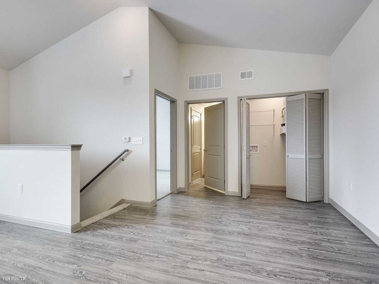 301 S Heatherwilde Blvd - Photo 3 of 10