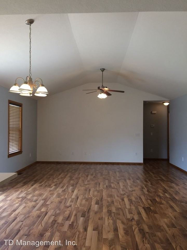 1219 S 13th St - Photo 3 of 8