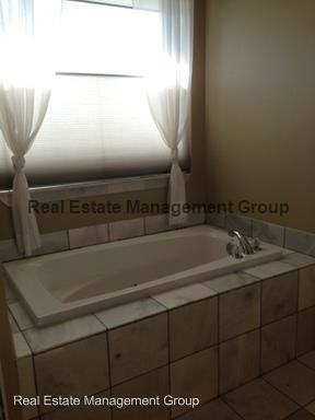 5335 Malek Ct - Photo 3 of 8