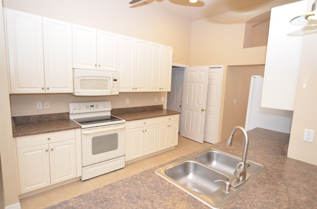 6809 Plumpjack Ct - Photo 3 of 8