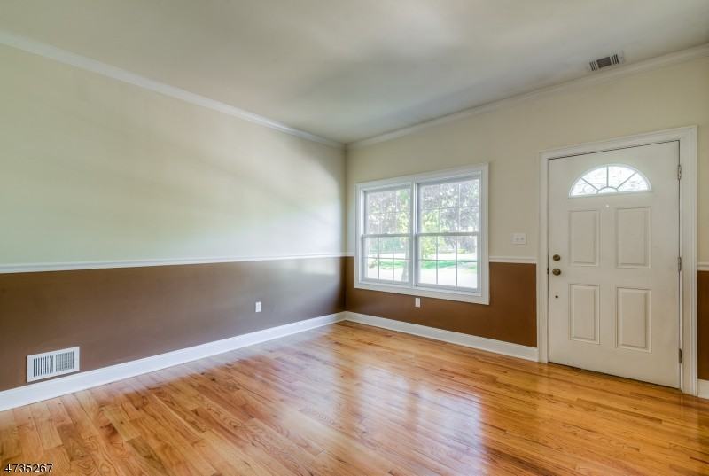 152 Snyder Ave - Photo 3 of 24