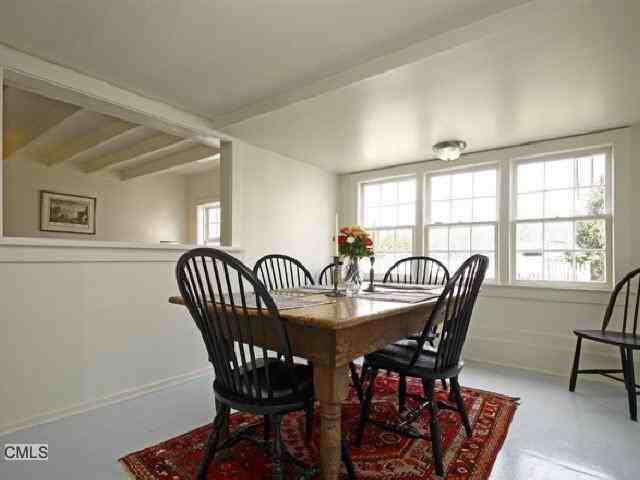 63 Maple Ave S - Photo 3 of 9