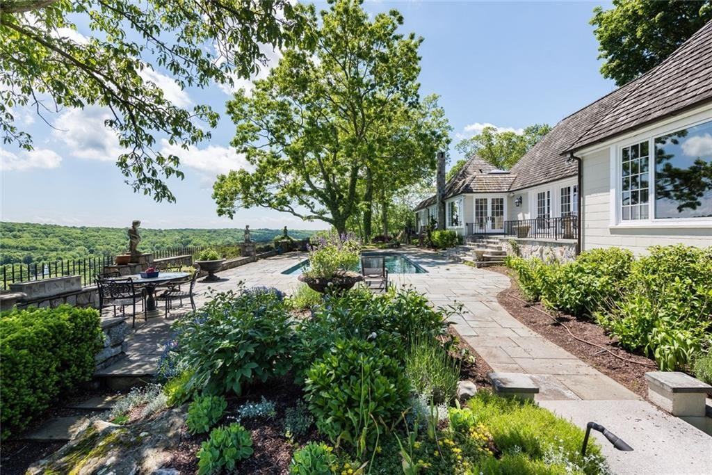 12 Dogwood Ln - Photo 2 of 25