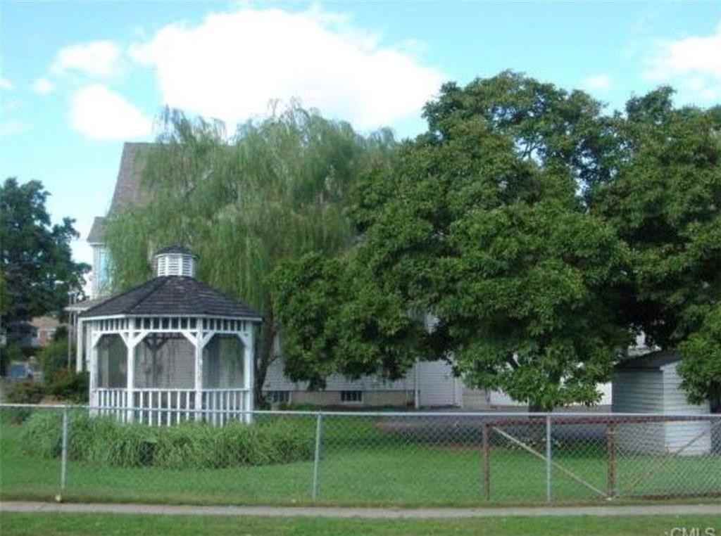 228 Weber St - Photo 3 of 8