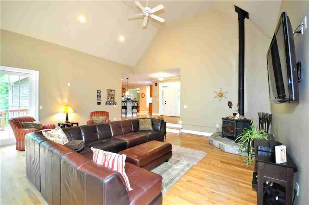 10 Warner Rd - Photo 3 of 39