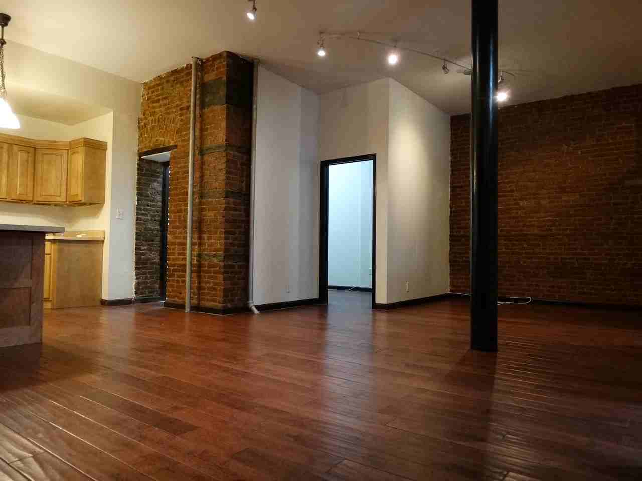 Humboldt St & Meserole St #101