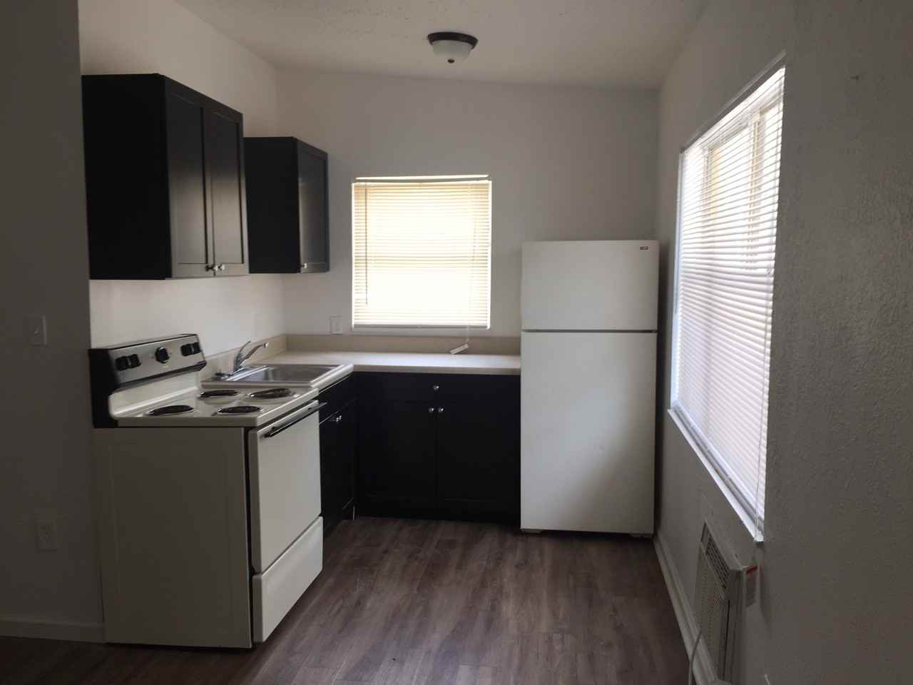 3615 N 25th St #b - Photo 3 of 7