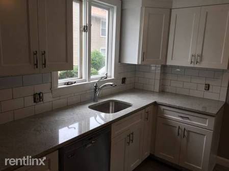 284 Melrose St - Photo 2 of 4