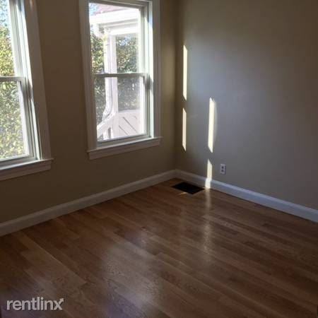 284 Melrose St - Photo 3 of 4