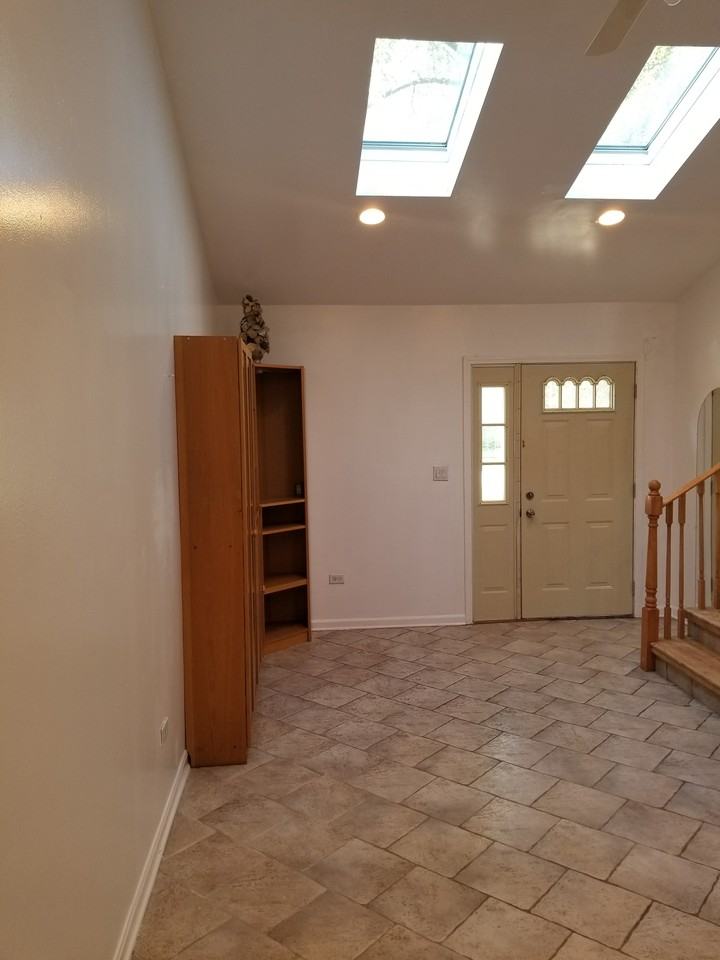 6760 W 83rd St - Photo 3 of 24