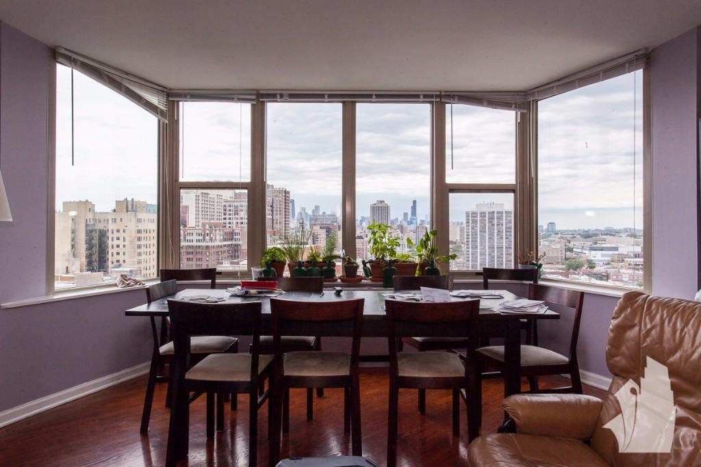 525 West Hawthorne Place