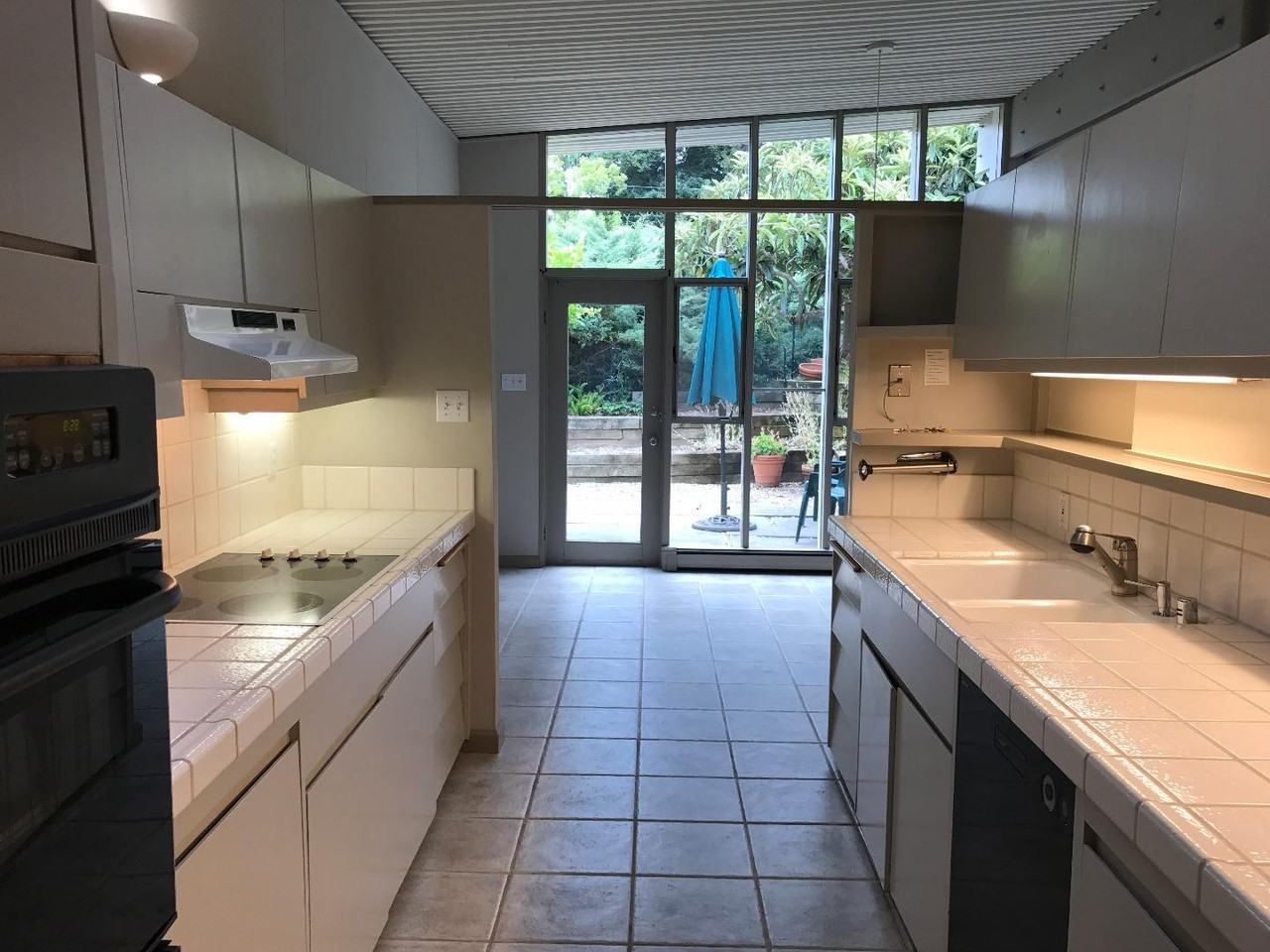 285 La Mesa Dr - Photo 2 of 14