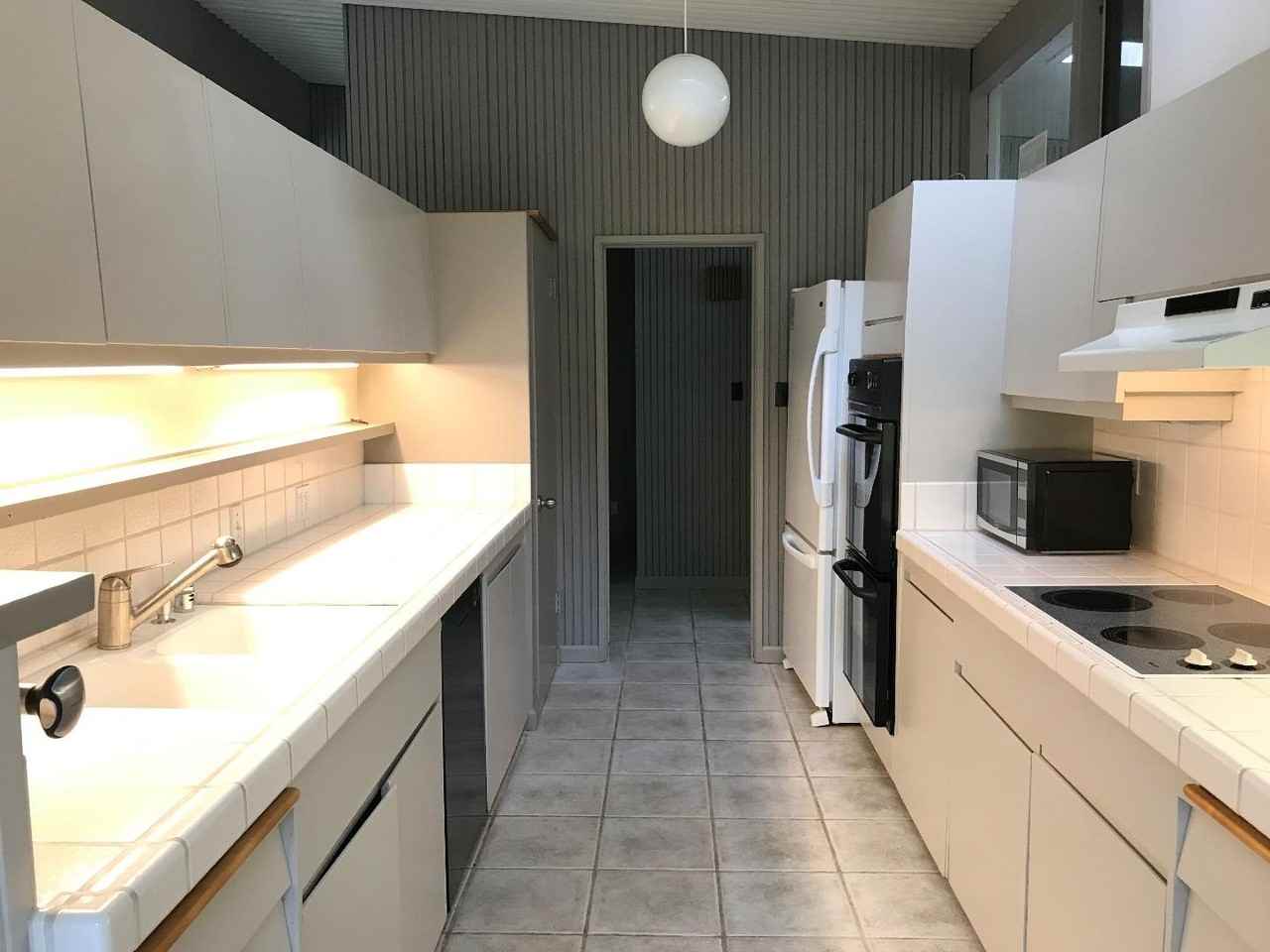 285 La Mesa Dr - Photo 3 of 14