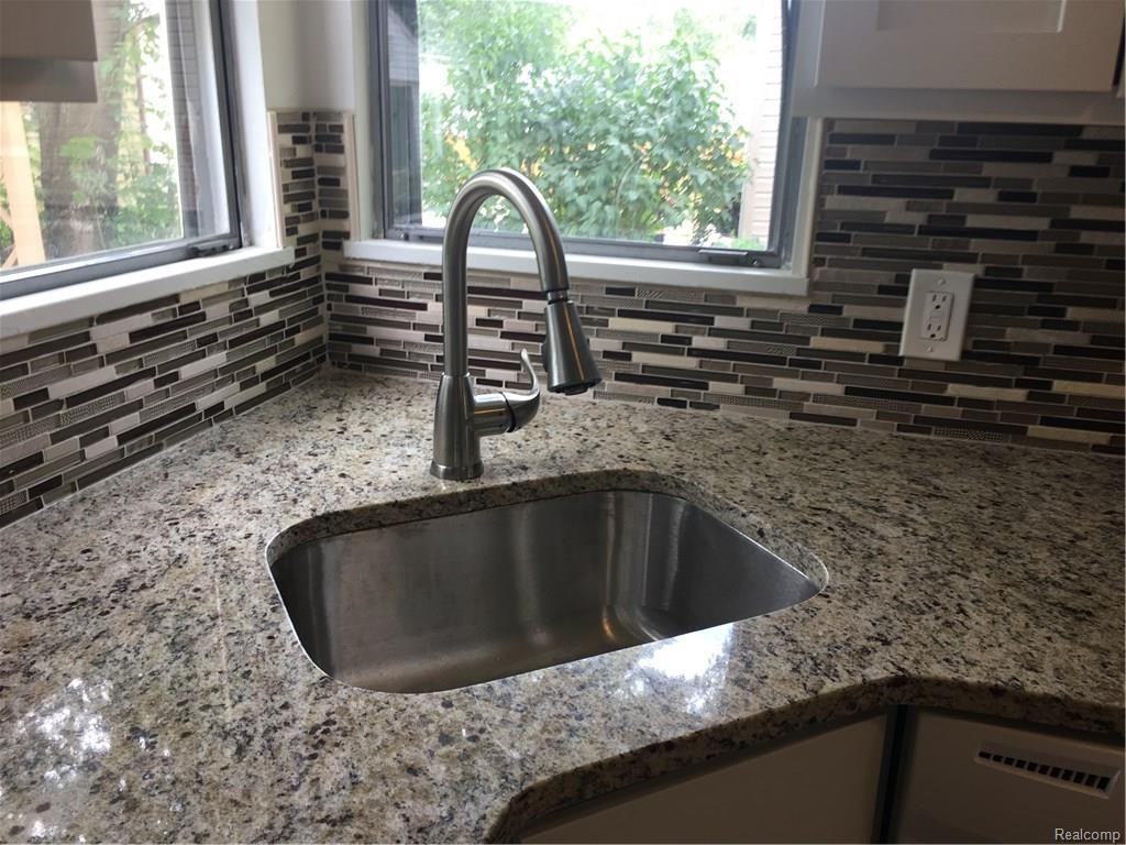 23140 Orchard Lake Rd - Photo 3 of 6