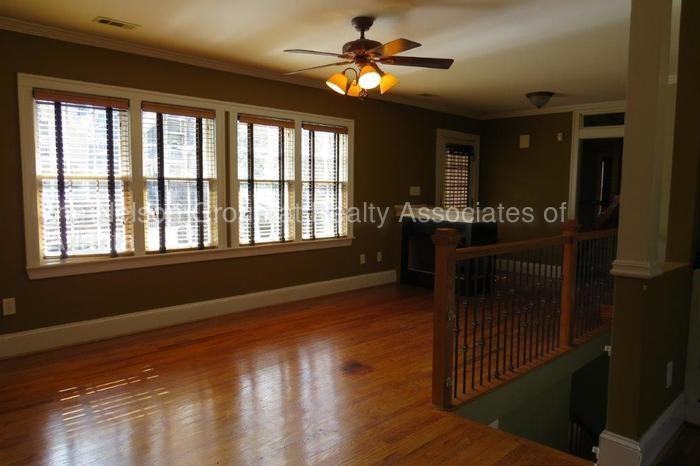 118 Lenore St - Photo 3 of 19