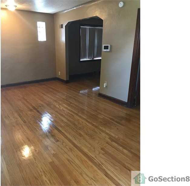 5834 McArthur Ave - Photo 2 of 7