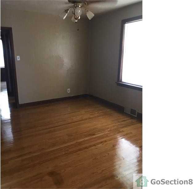 5834 McArthur Ave - Photo 3 of 7