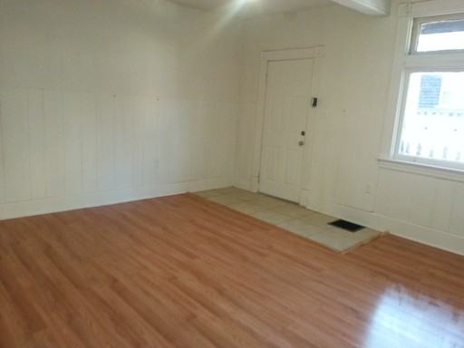 12 Cuyler Ave - Photo 3 of 5